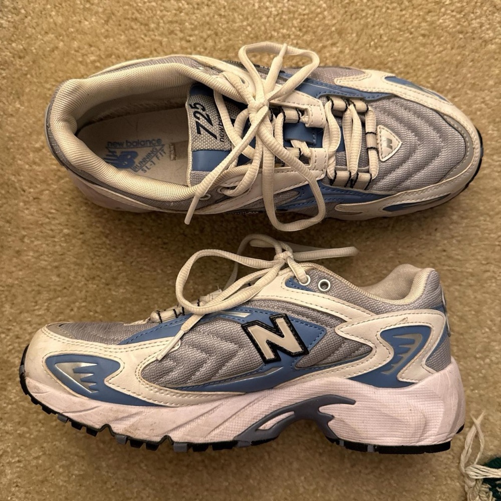 New Balance White Team Carolina 725